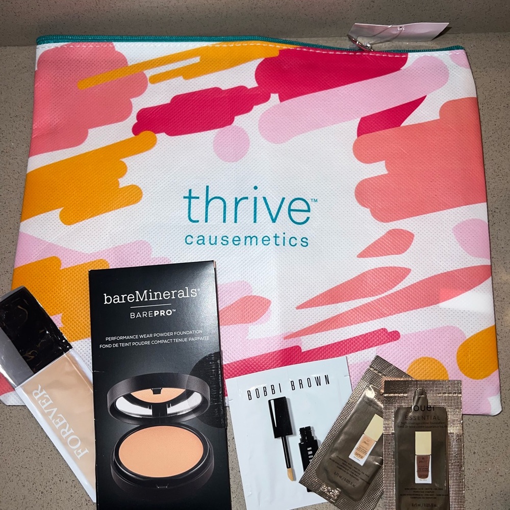 THRIVE BAG WITH TESTER DESIGNER MAKEUPS